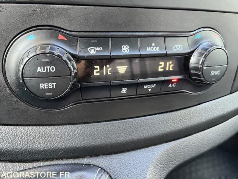 MERCEDES VITO FOURGON 116 CDI BLUETEC PROPULSION LONG 3 PLACES BV6 - Krovininis mikroautobusas: foto 4 MERCEDES VITO FOURGON 116 CDI BLUETEC PROPULSION LONG 3 PLACES BV6 - Krovininis mikroautobusas: foto 4