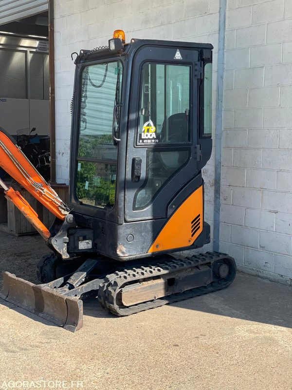 MINI-PELLE SUR CHENILLE CAOUTCHOUC HITACHI ZX17U-2 15CV 1.9T AVEC 3 GODETS - Ekskavatorius: foto 5 MINI-PELLE SUR CHENILLE CAOUTCHOUC HITACHI ZX17U-2 15CV 1.9T AVEC 3 GODETS - Ekskavatorius: foto 5