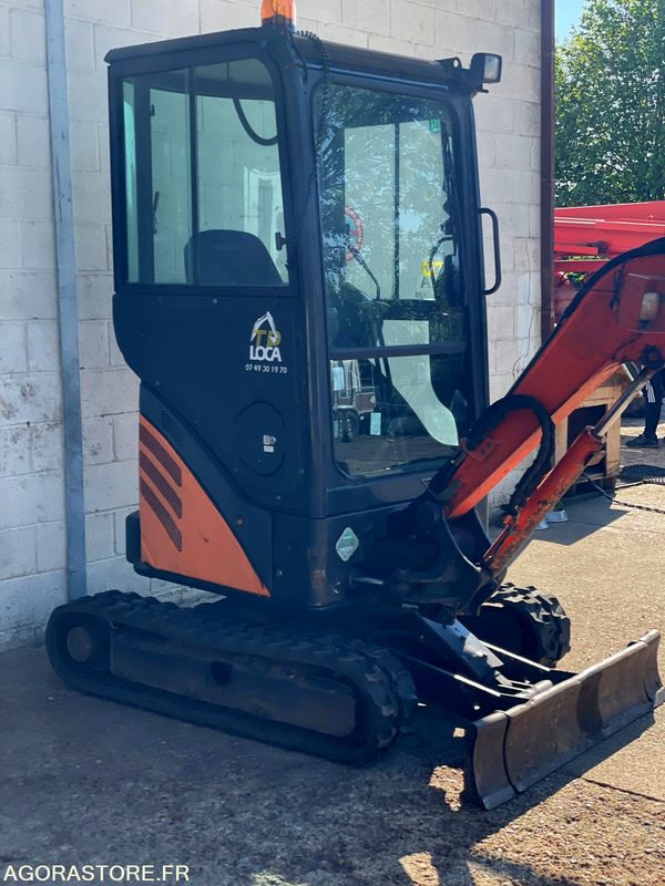 MINI-PELLE SUR CHENILLE CAOUTCHOUC HITACHI ZX17U-2 15CV 1.9T AVEC 3 GODETS - Ekskavatorius: foto 3 MINI-PELLE SUR CHENILLE CAOUTCHOUC HITACHI ZX17U-2 15CV 1.9T AVEC 3 GODETS - Ekskavatorius: foto 3