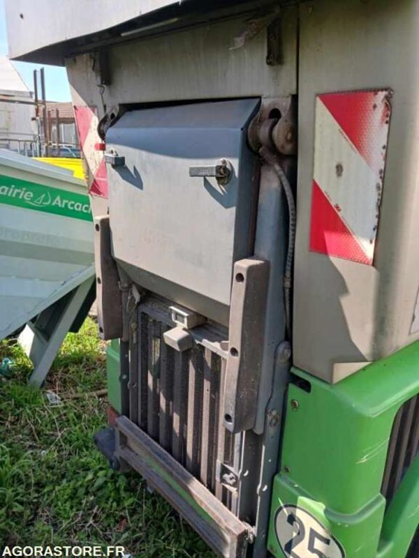 Mini balayeuse HAKO C1250 - Gatvių šlavimo mašina: foto 3 Mini balayeuse HAKO C1250 - Gatvių šlavimo mašina: foto 3