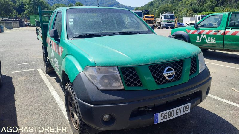 Nissan Pick-up Benne - Bortinis automobilis: foto 4 Nissan Pick-up Benne - Bortinis automobilis: foto 4