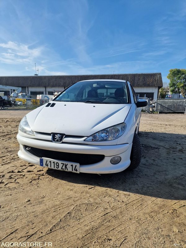 PEUGEOT 206 - LOT N°1 - Lengvasis automobilis: foto 1 PEUGEOT 206 - LOT N°1 - Lengvasis automobilis: foto 1