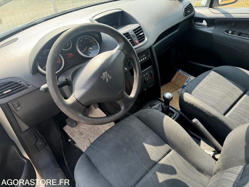 PEUGEOT 207 1.4 HDI STE - Lengvasis automobilis: foto 4 PEUGEOT 207 1.4 HDI STE - Lengvasis automobilis: foto 4