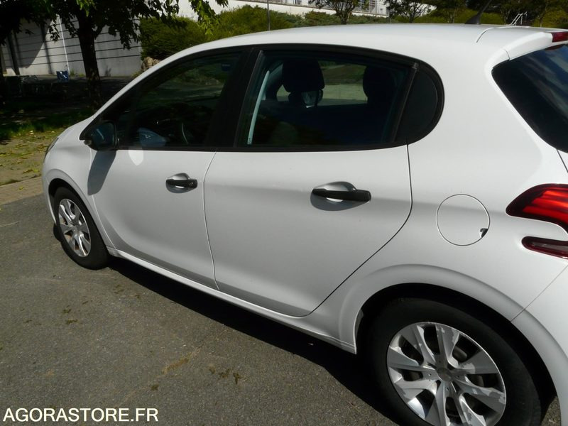 PEUGEOT 208 DX177CZ - Lengvasis automobilis: foto 5 PEUGEOT 208 DX177CZ - Lengvasis automobilis: foto 5