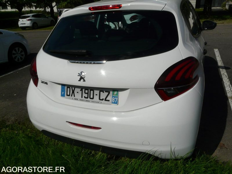 PEUGEOT 208 DX190CZ - Lengvasis automobilis: foto 3 PEUGEOT 208 DX190CZ - Lengvasis automobilis: foto 3