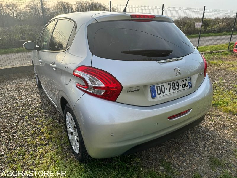 PEUGEOT 208 STYLE- 1.2 VTI 82 CV - 144 100 KM - Lengvasis automobilis: foto 3 PEUGEOT 208 STYLE- 1.2 VTI 82 CV - 144 100 KM - Lengvasis automobilis: foto 3