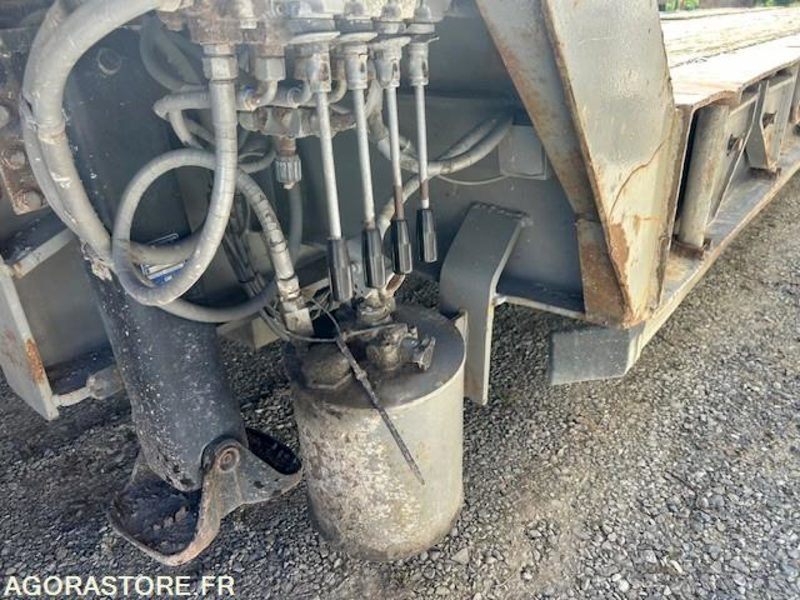 PORTE ENGINS KAISER 4 ESSIEUX 2001 - Žemo profilio platforma priekaba: foto 3 PORTE ENGINS KAISER 4 ESSIEUX 2001 - Žemo profilio platforma priekaba: foto 3