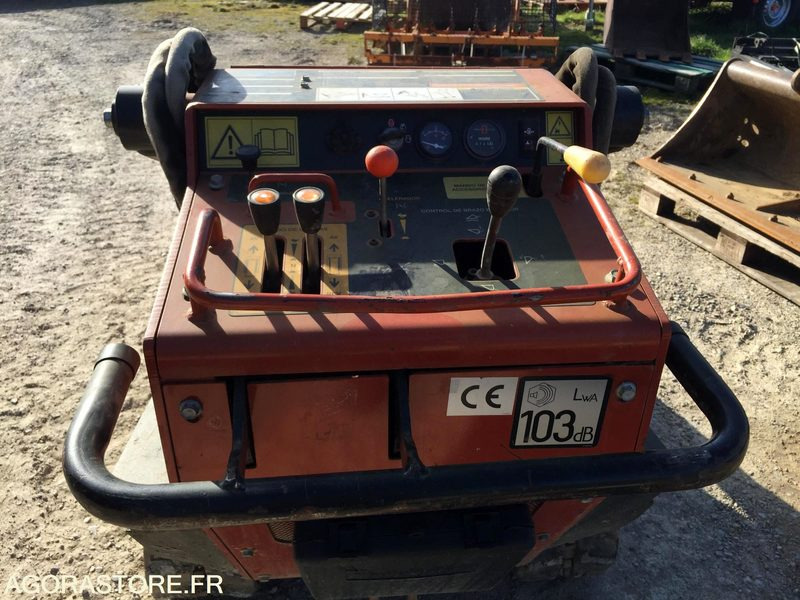 PORTE OUTILS à chenilles DITCH WITCH SK500 - Krautuvas: foto 4 PORTE OUTILS à chenilles DITCH WITCH SK500 - Krautuvas: foto 4