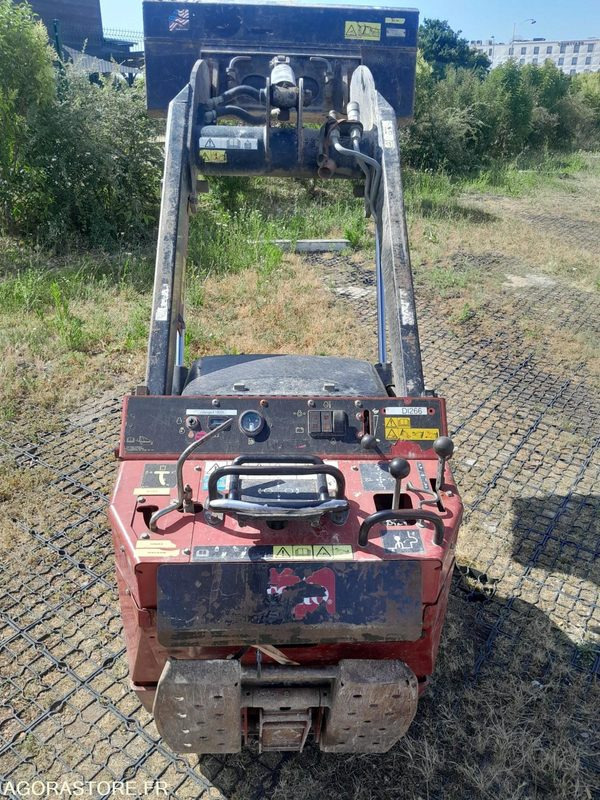 Porte outils à chenilles Dingo TX525 + godet (DI266+AC094) - Technika sodui ir daržui: foto 3 Porte outils à chenilles Dingo TX525 + godet (DI266+AC094) - Technika sodui ir daržui: foto 3