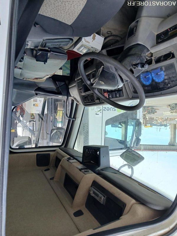 RENAULT 10T/BOM - FA676DX - 2006 / 135 368 KM - Šiukšliavežis: foto 5 RENAULT 10T/BOM - FA676DX - 2006 / 135 368 KM - Šiukšliavežis: foto 5