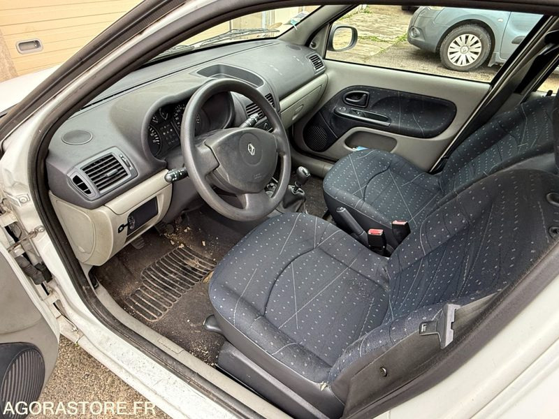 RENAULT CLIO - 2002 - 160000 KM - Lengvasis automobilis: foto 5 RENAULT CLIO - 2002 - 160000 KM - Lengvasis automobilis: foto 5