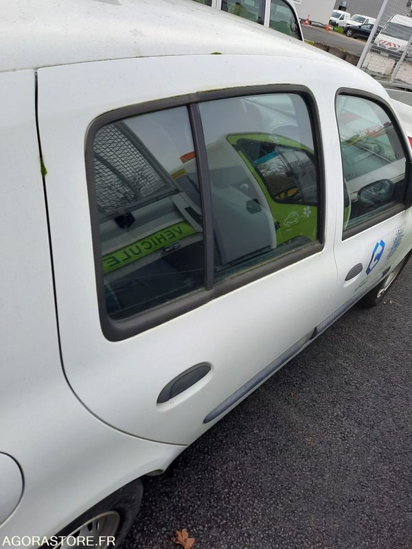 RENAULT CLIO - 2004 - 77850KM - EN PANNE - Lengvasis automobilis: foto 3 RENAULT CLIO - 2004 - 77850KM - EN PANNE - Lengvasis automobilis: foto 3