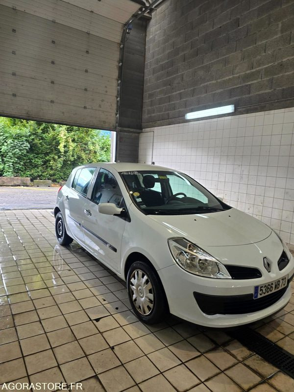 RENAULT CLIO - Lengvasis automobilis: foto 3 RENAULT CLIO - Lengvasis automobilis: foto 3
