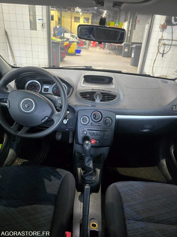 RENAULT CLIO - Lengvasis automobilis: foto 2 RENAULT CLIO - Lengvasis automobilis: foto 2