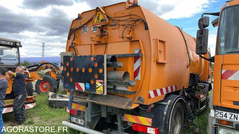 RENAULT DXI 310 - Gatvių šlavimo mašina: foto 2 RENAULT DXI 310 - Gatvių šlavimo mašina: foto 2