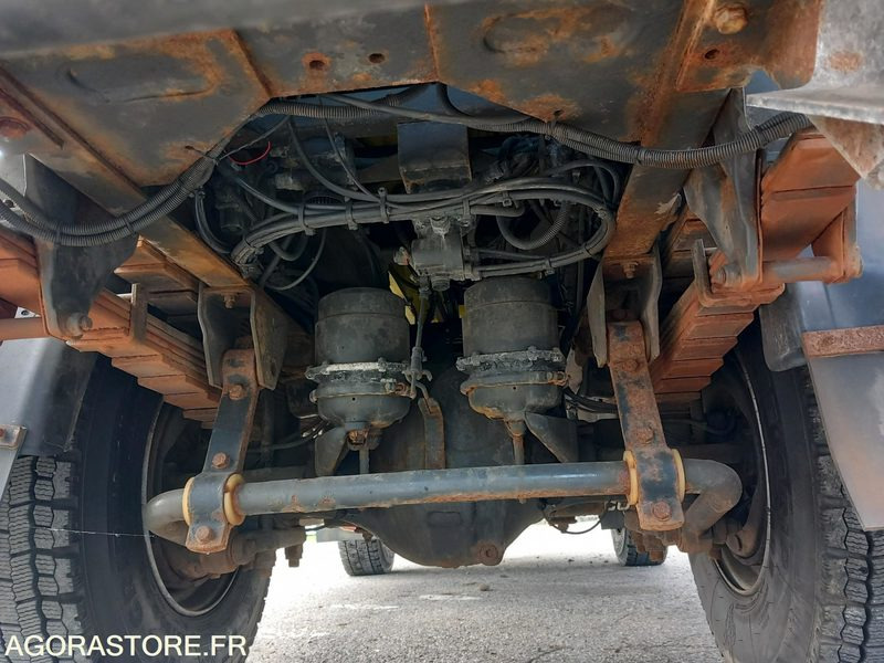 RENAULT KERAX 4X4 DXI 370 BENNE + Saleuse MECAGIL LEBON (KR0406 + SL0203) - Sniego valymo mašina: foto 4 RENAULT KERAX 4X4 DXI 370 BENNE + Saleuse MECAGIL LEBON (KR0406 + SL0203) - Sniego valymo mašina: foto 4