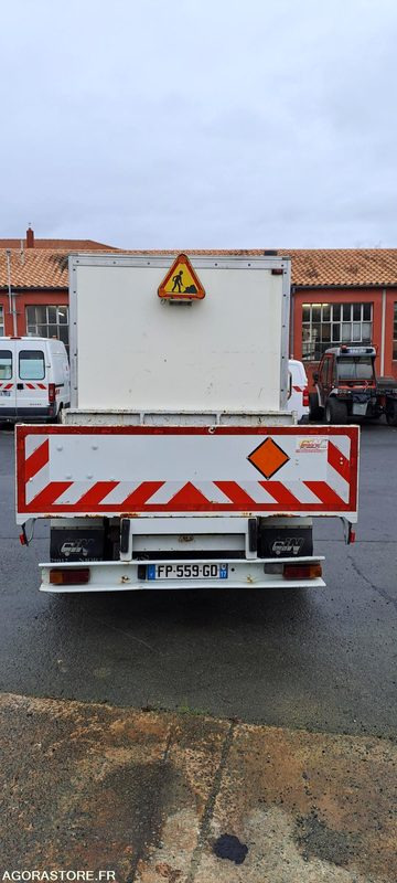 RENAULT MASCOTT PLATEAU ET CELLULE ATELIER - 213216km - 2001 - Mažas savivartis: foto 4 RENAULT MASCOTT PLATEAU ET CELLULE ATELIER - 213216km - 2001 - Mažas savivartis: foto 4