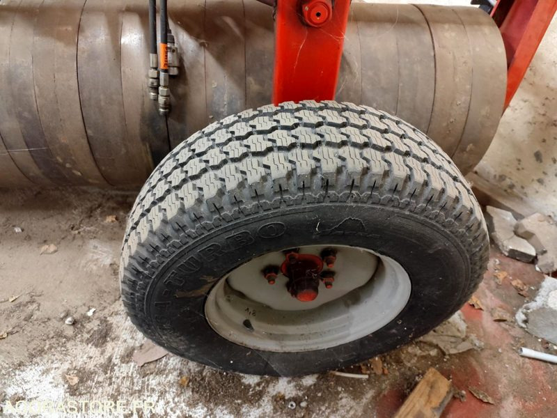 ROULEAU QUIVOGNE RSR 300 TRES PEU SERVI ANNEE 2003 - Technika sodui ir daržui: foto 5 ROULEAU QUIVOGNE RSR 300 TRES PEU SERVI ANNEE 2003 - Technika sodui ir daržui: foto 5