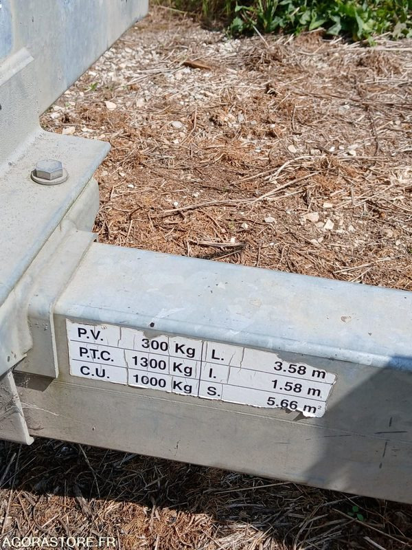 Remorque PORTE ROULEAU HUBIERE - Priekaba spec technikai: foto 4 Remorque PORTE ROULEAU HUBIERE - Priekaba spec technikai: foto 4