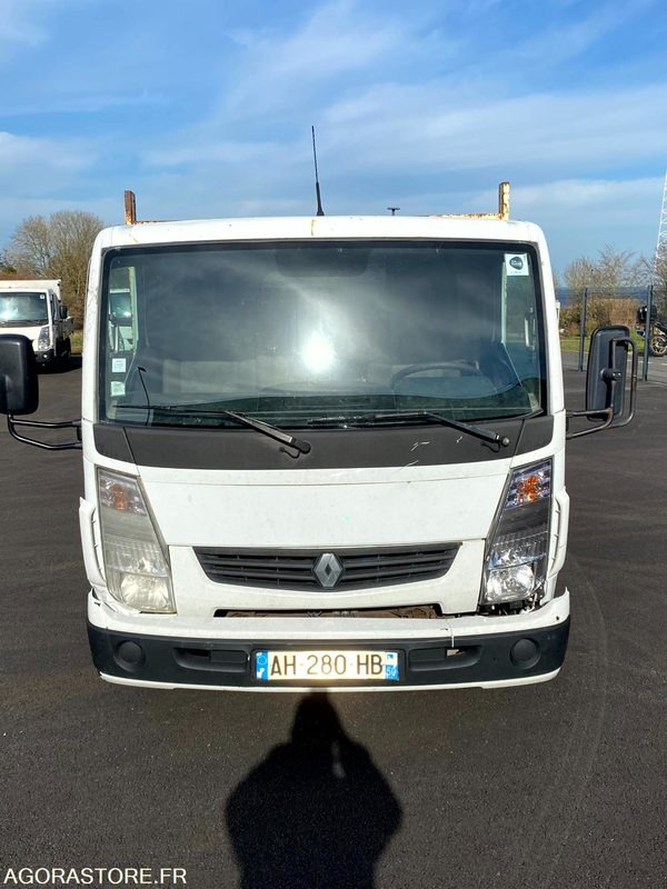 Renault MAXITY DXI 130 Plateau 2009 / 243398 Km - Mažas savivartis: foto 1 Renault MAXITY DXI 130 Plateau 2009 / 243398 Km - Mažas savivartis: foto 1