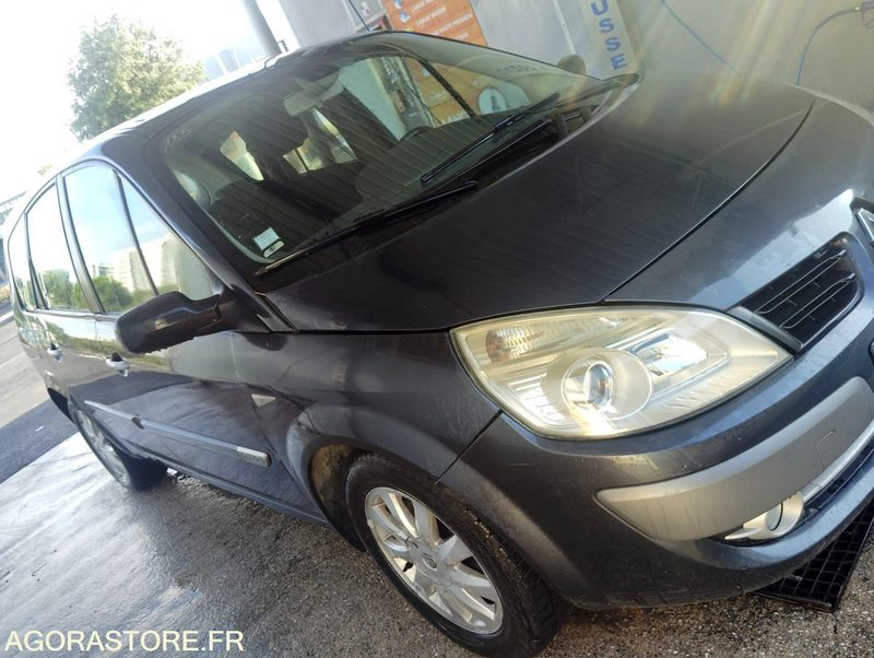 Renault Megane Grand Scénic 1.9 DCI 130CH - Lengvasis automobilis: foto 3 Renault Megane Grand Scénic 1.9 DCI 130CH - Lengvasis automobilis: foto 3