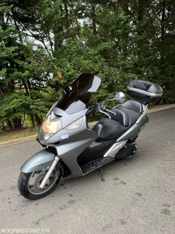 SCOOTER-HONDA-600-SILVER WING-ABS - Motociklas: foto 4 SCOOTER-HONDA-600-SILVER WING-ABS - Motociklas: foto 4