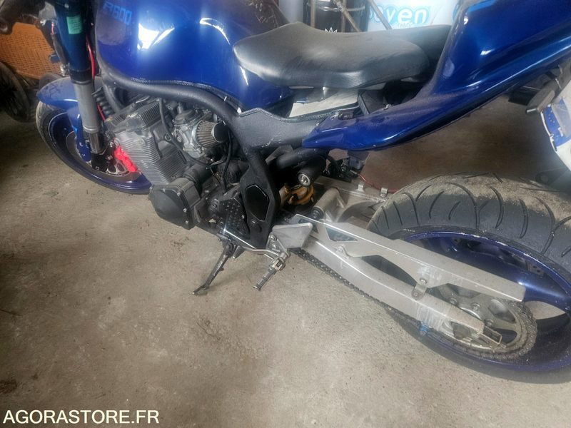 SUZUKI GSF 650 SANS CG VENTE POUR PIECE - Motociklas: foto 2 SUZUKI GSF 650 SANS CG VENTE POUR PIECE - Motociklas: foto 2