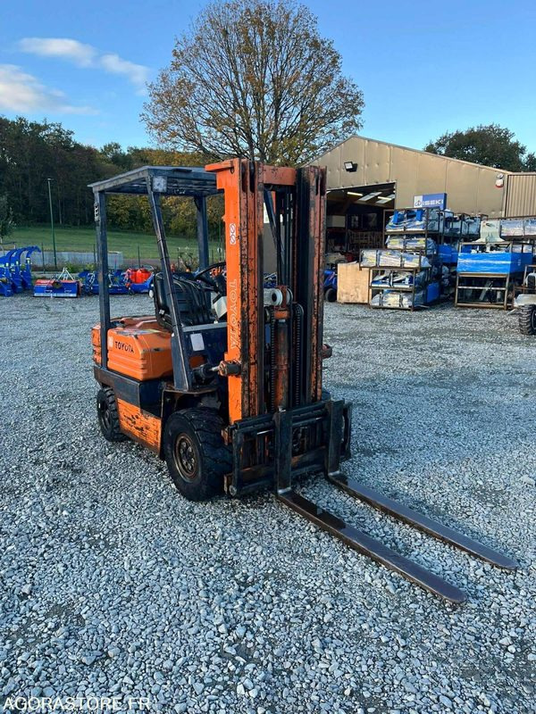 TOYOTA chariot levée libre TOYOTA 025FD18 Diesel - Dyzelinis krautuvas: foto 2 TOYOTA chariot levée libre TOYOTA 025FD18 Diesel - Dyzelinis krautuvas: foto 2