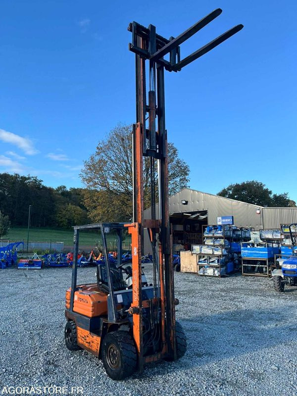 TOYOTA chariot levée libre TOYOTA 025FD18 Diesel - Dyzelinis krautuvas: foto 4 TOYOTA chariot levée libre TOYOTA 025FD18 Diesel - Dyzelinis krautuvas: foto 4