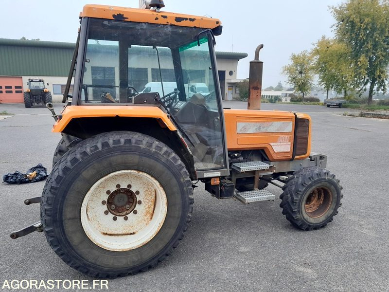 TRACTEUR RENAULT 750MI 12532 heures 1995 - Traktorius: foto 2 TRACTEUR RENAULT 750MI 12532 heures 1995 - Traktorius: foto 2