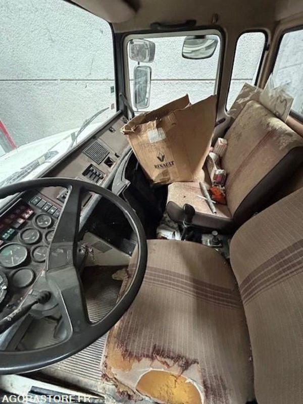 RENAULT TRACTEUR C290 4X4 110KM/H 282500 KM - Vilkikas: foto 5 RENAULT TRACTEUR C290 4X4 110KM/H 282500 KM - Vilkikas: foto 5