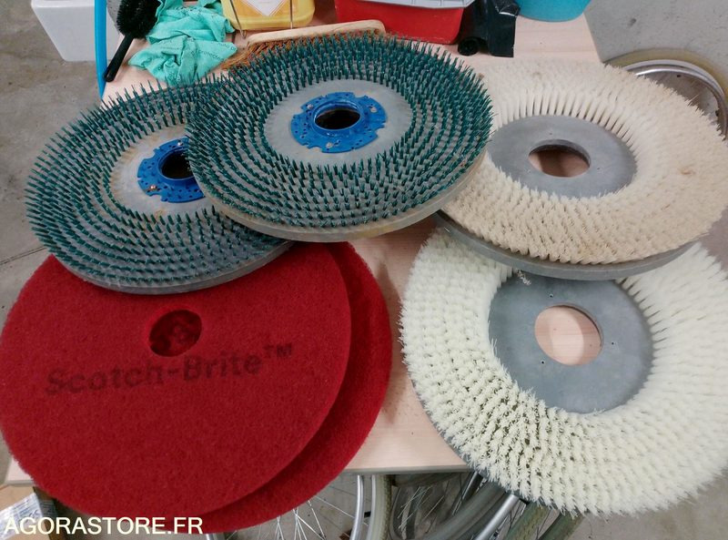 Auto laveuse TENNANT T300 - Grindų plovimo mašina: foto 1 Auto laveuse TENNANT T300 - Grindų plovimo mašina: foto 1