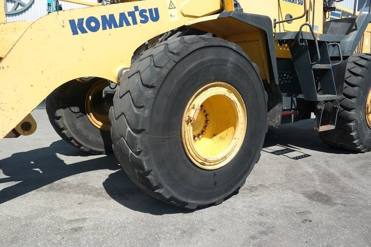 Komatsu WA 380-5-H - Ratinis krautuvas: foto 2 Komatsu WA 380-5-H - Ratinis krautuvas: foto 2