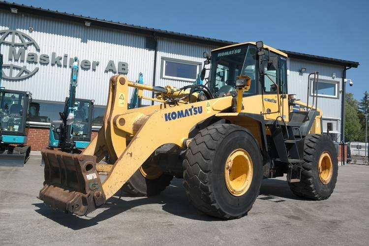 Komatsu WA 380-5-H - Ratinis krautuvas: foto 1 Komatsu WA 380-5-H - Ratinis krautuvas: foto 1