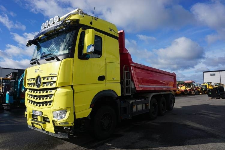 Mercedes-Benz Arocs - Savivartis sunkvežimis: foto 1 Mercedes-Benz Arocs - Savivartis sunkvežimis: foto 1