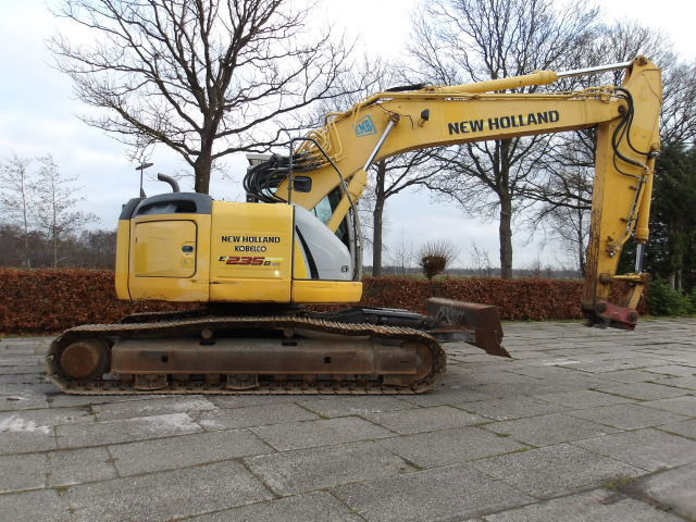 New Holland E235 - Vikšrinis ekskavatorius: foto 1 New Holland E235 - Vikšrinis ekskavatorius: foto 1