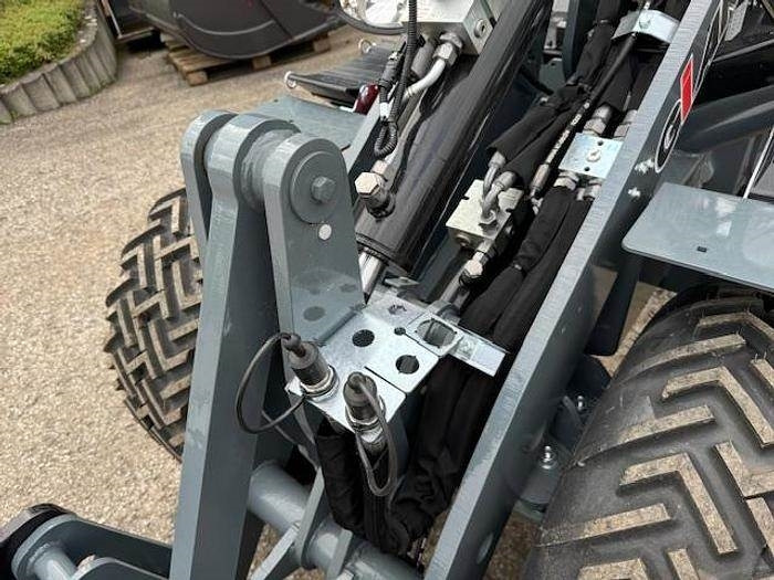 GiANT G2700 X-TRA HD Y - Ratinis krautuvas: foto 5 GiANT G2700 X-TRA HD Y - Ratinis krautuvas: foto 5