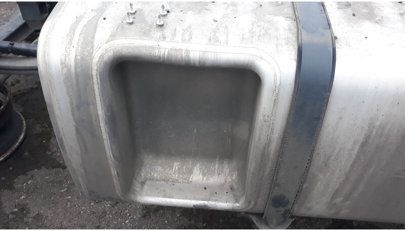 DAF complete fuel tank 765L with brackets - Degalų bakas - Sunkvežimis: foto 4 DAF complete fuel tank 765L with brackets - Degalų bakas - Sunkvežimis: foto 4