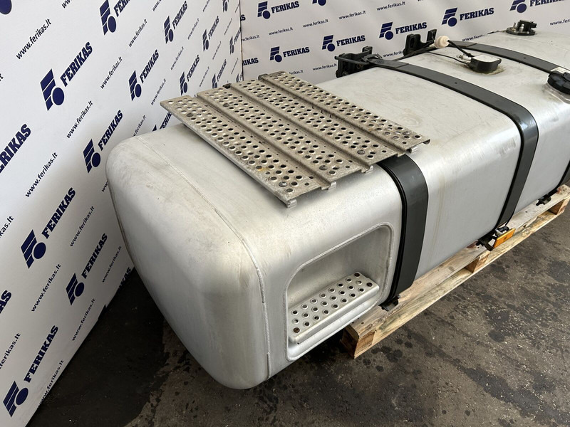Mercedes-Benz 660L + 75L AdBlue complete fuel tank - Degalų bakas - Sunkvežimis: foto 3 Mercedes-Benz 660L + 75L AdBlue complete fuel tank - Degalų bakas - Sunkvežimis: foto 3