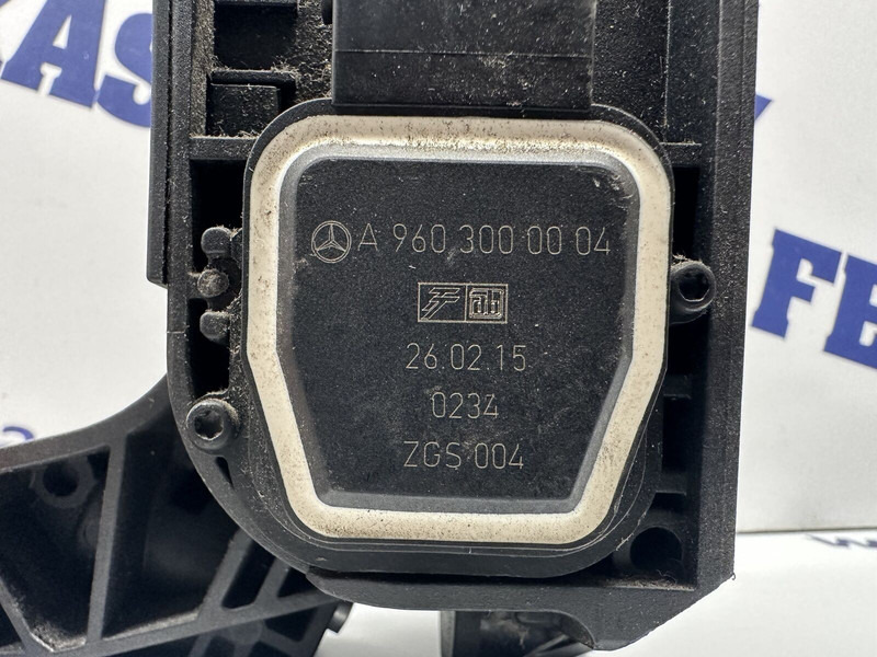 Mercedes-Benz MP4 accelerator pedal - Pedalas - Sunkvežimis: foto 3 Mercedes-Benz MP4 accelerator pedal - Pedalas - Sunkvežimis: foto 3