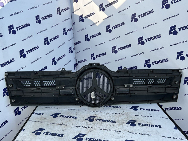 Mercedes-Benz bonnet grill with illuminated logo - Kapotas - Sunkvežimis: foto 4 Mercedes-Benz bonnet grill with illuminated logo - Kapotas - Sunkvežimis: foto 4