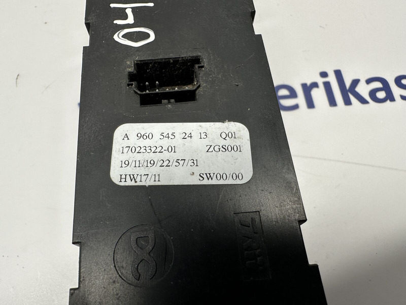 Mercedes-Benz passenger door, window control - Prietaisų skydas - Sunkvežimis: foto 3 Mercedes-Benz passenger door, window control - Prietaisų skydas - Sunkvežimis: foto 3