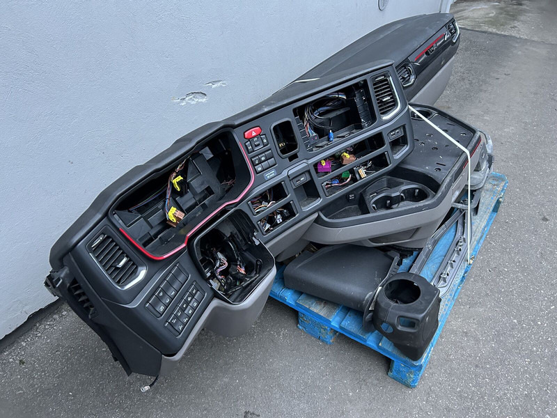 Scania complete dashboard - Bamperis - Sunkvežimis: foto 3 Scania complete dashboard - Bamperis - Sunkvežimis: foto 3