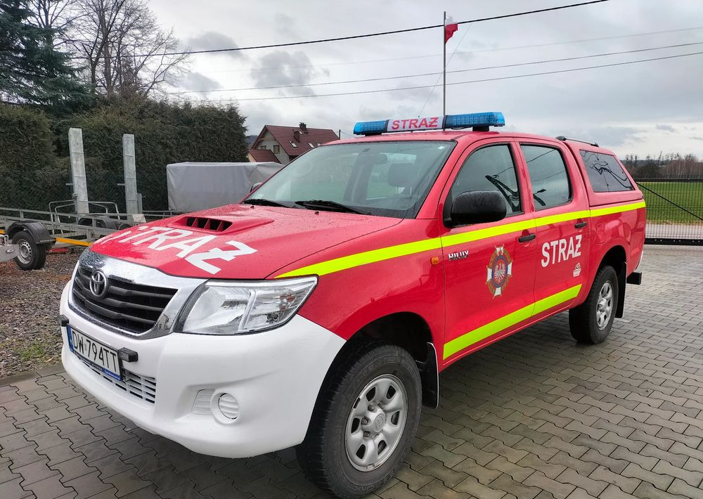 Toyota Hilux 2.5D 4x4, straż, strażacki, pożarniczy - Pikapas: foto 2 Toyota Hilux 2.5D 4x4, straż, strażacki, pożarniczy - Pikapas: foto 2