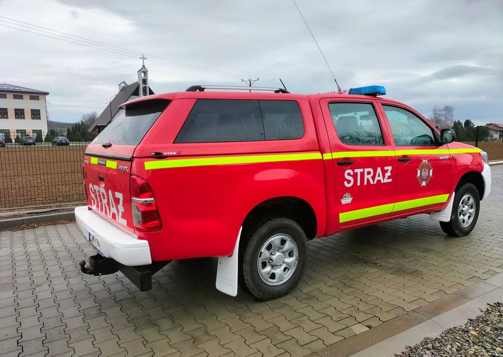Toyota Hilux 2.5D 4x4, straż, strażacki, pożarniczy - Pikapas: foto 3 Toyota Hilux 2.5D 4x4, straż, strażacki, pożarniczy - Pikapas: foto 3