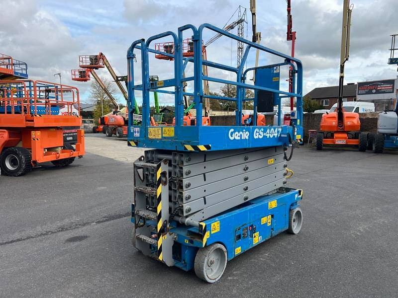 Genie GS4047 elektro 14m (1808) - Žirklinis keltuvas: foto 3 Genie GS4047 elektro 14m (1808) - Žirklinis keltuvas: foto 3