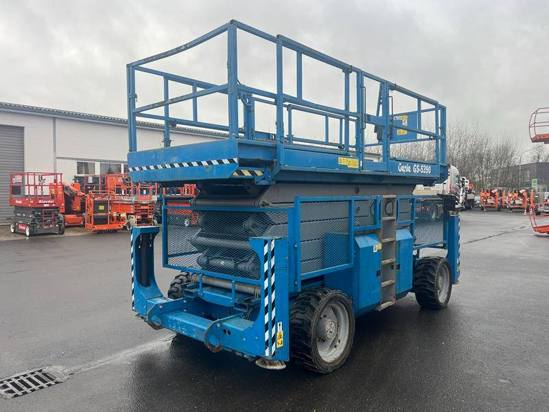 Žirklinis keltuvas Genie GS5390 RT diesel 4x4 18m (1711): foto 7