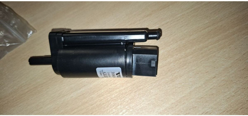 Hella 8TW 004 764-041 - Atsarginės dalys: foto 3 Hella 8TW 004 764-041 - Atsarginės dalys: foto 3