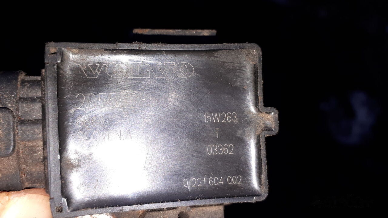 Bosch kolpak svechi 15W263 katushka zazhiganiya 08T199 MAN 0221503035 MAN Volvo - Elektros sistema - Autobusas: foto 2 Bosch kolpak svechi 15W263 katushka zazhiganiya 08T199 MAN 0221503035 MAN Volvo - Elektros sistema - Autobusas: foto 2