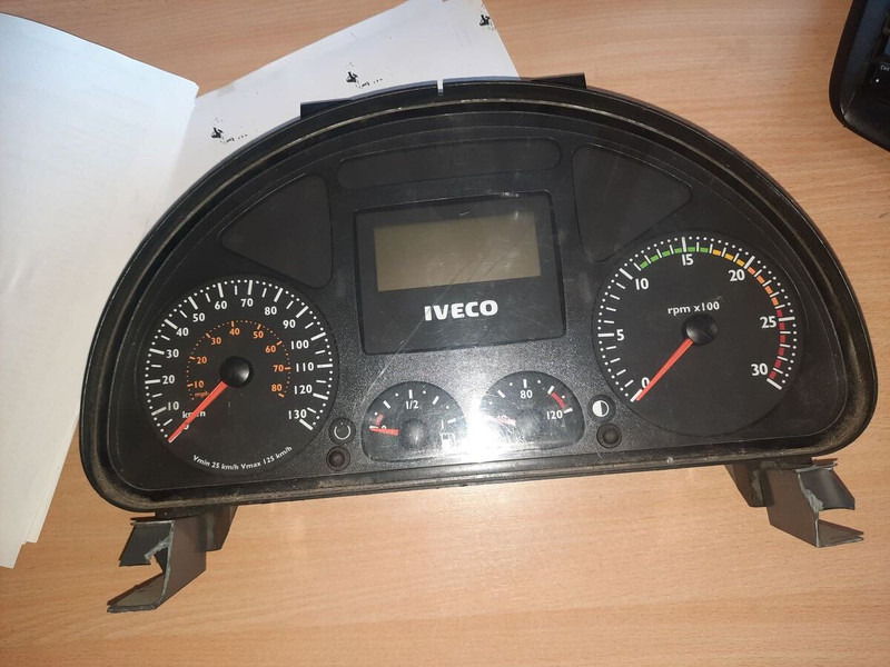 Iveco климат контроль Iveko - Prietaisų skydas: foto 1 Iveco климат контроль Iveko - Prietaisų skydas: foto 1